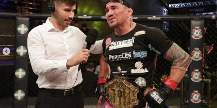 Ronys Torres conquistou o cinturão dos meio-médios do Shooto Brasil (Crédito: Marcell Fagundes)