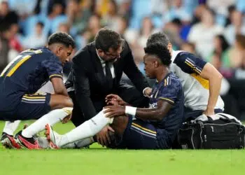 Em menos de 20 minutos de partida contra o Celta de Vigo, Real Madrid precisa fazer substituição forçada após Vinicius Jr sentir dores na coxa (Crédito: GettyImages)