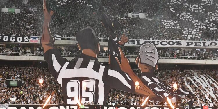 Botafogo realizou um mosaico contra o Internacional, na última partida em casa pelo Brasileiro (Crédito: Foto: Alexandre Durão)