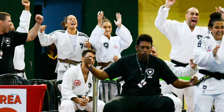 Equipe alvinegra conquistou medalhas no último final de semana (Crédito: Divulgação/Botafogo Judô)