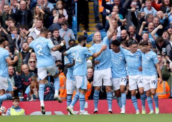 Mesmo com expulsão, o Manchester City vence Forest e segue com 100% (Crédito: GettyImages)