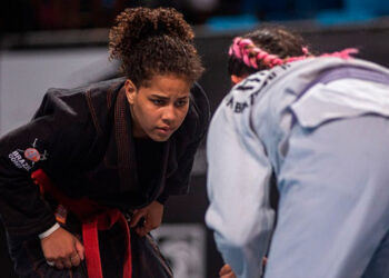 Mayara Melo ganhou a faixa-preta (Crédito: Ilan Pellenberg)