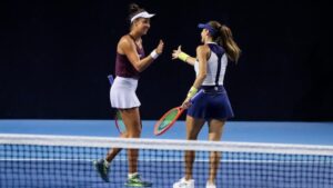 Luisa Stefani brilha com Ingrid Martins no WTA 1000 de Pequim (Crédito: WTA/Divulgação)