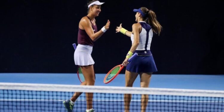 Luisa Stefani brilha com Ingrid Martins no WTA 1000 de Pequim (Crédito: WTA/Divulgação)