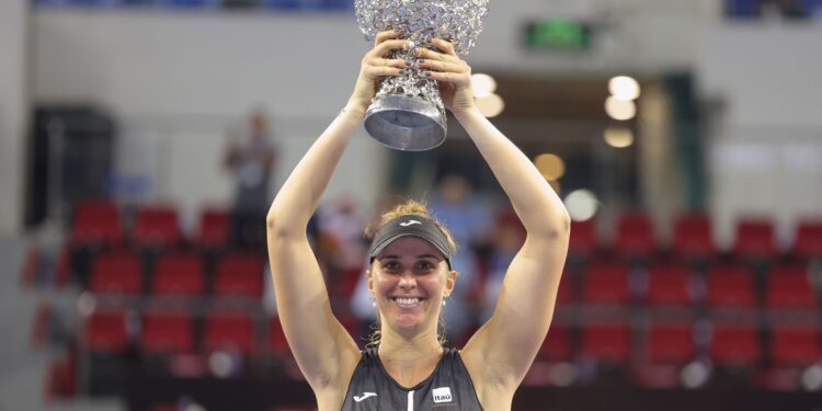 Bia Haddad reclama de pesos diferentes das bolas (Crédito: Getty Images)