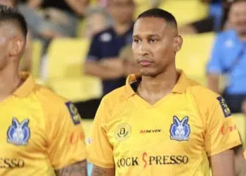 Artur, ex-Fluminense, vibra estar na seleção da 11ª rodada da segunda divisão na Tailândia (Crédito: Foto: Divulgação/Chanthaburi F.C)