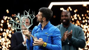 Djokovic supera Dimitrov e é campeão do ATP 1000 de Paris pela sétima vez (Crédito: Getty Images)