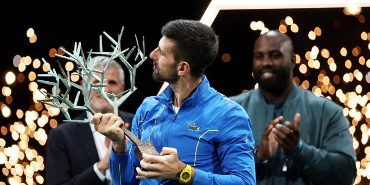 Djokovic supera Dimitrov e é campeão do ATP 1000 de Paris pela sétima vez (Crédito: Getty Images)