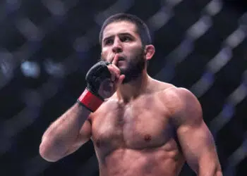 Islam Makhachev (Crédito: Foto: GIUSEPPE CACACE/AFP via Getty Images)