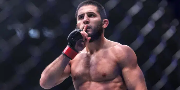 Islam Makhachev (Crédito: Foto: GIUSEPPE CACACE/AFP via Getty Images)