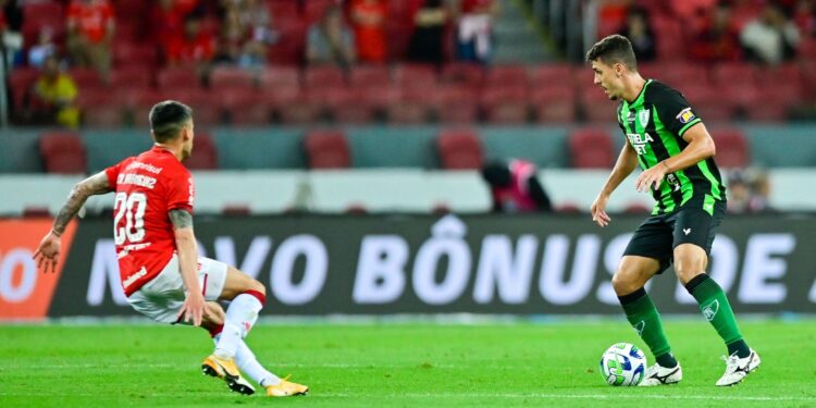 Internacional e América-MG se enfrentaram pela 31ª rodada do Campeonato Brasileiro (Crédito: Mourão Panda/ América-MG)