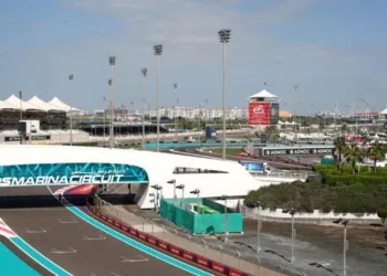 Vista do Circuito de Yas Marina antes do GP de Abu Dhabi da F1 2023 (Crédito: Foto: Joe Portlock - Formula 1/Formula Motorsport Limited via Getty Images)