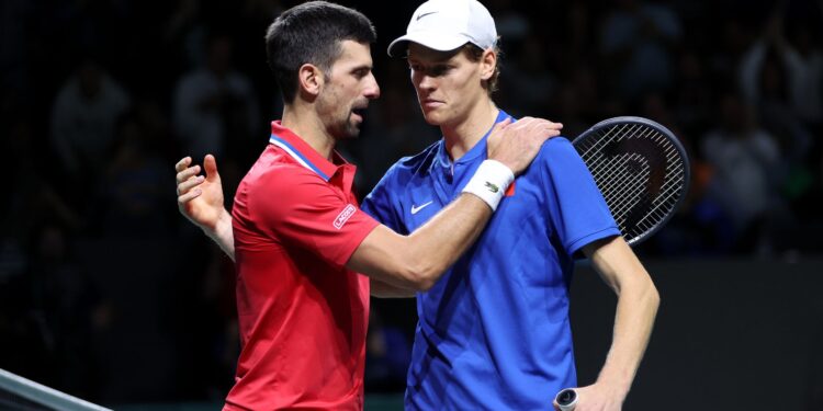 Djokovic e Sinner (E/D) na Copa Davis (Crédito: Getty Images)