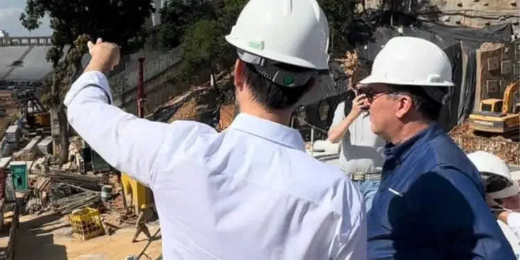 Marcelo Teixeira, presidente eleito do Santos, visita as obras no Pacaembu (Crédito: Foto: reprodução/ Divulgação)