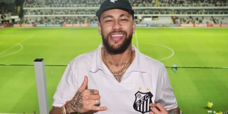 A bordo do próprio cruzeiro, Neymar brinca e diz que vai comprar o Santos (Crédito: Raul Baretta/ Santos/ Flickr)