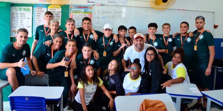Time do Palmeiras bateu papo com alunos da rede municipal (Crédito: Divulgação)