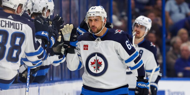 Nino Niederreiter (Crédito: Getty Images)