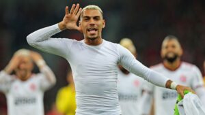 Com o jogador no CT, Corinthians desiste da contratação de Matheuzinho (Crédito: Getty Images)
