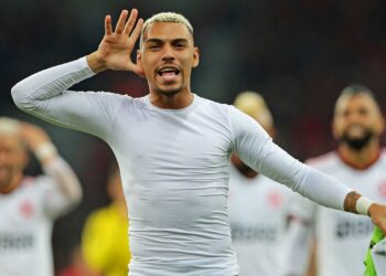 Com o jogador no CT, Corinthians desiste da contratação de Matheuzinho (Crédito: Getty Images)