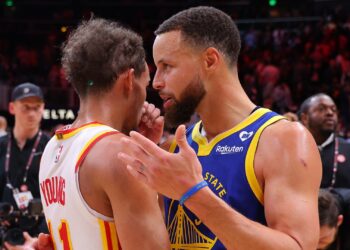 Stephen Curry e Trae Young (Crédito: Getty Images)