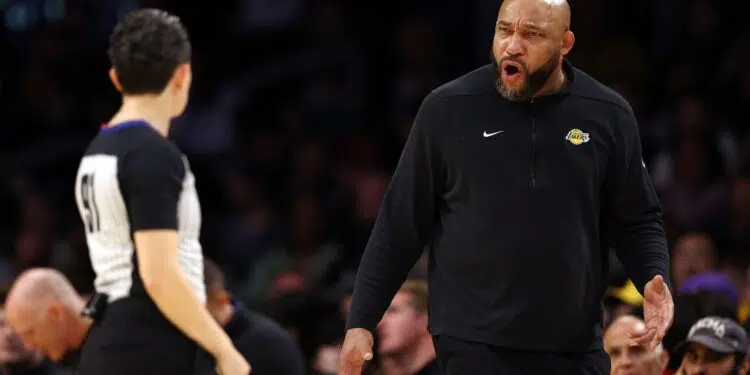 Técnico dos Lakers ficou chateado com a arbitragem da última partida (Crédito: Getty Images)