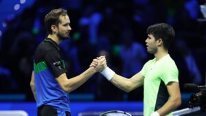 Daniil Medvedev e Carlos Alcaraz (Crédito: Getty Images)