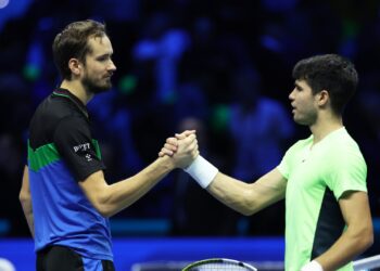 Daniil Medvedev e Carlos Alcaraz (Crédito: Getty Images)