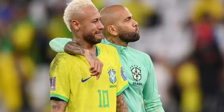 Neymar e Daniel Alves (Crédito: Getty Images)