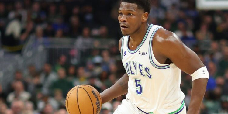 Estrela dos Timberwolves reclama da arbitragem de jogo contra os Lakers (Crédito: Getty Images)