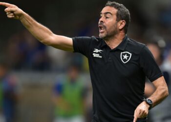 Artur Jorge elogia elenco após vitória (Crédito: Getty Images)