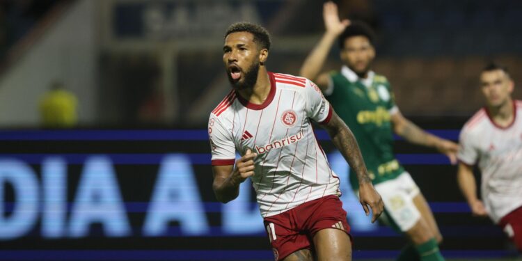 Delfín e Internacional pela Sul-Americana (Crédito: Flickr Internacional / Ricardo Duarte)