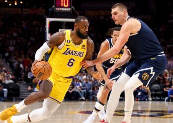 LeBron James e Nikola Jokic (Crédito: Getty Images)