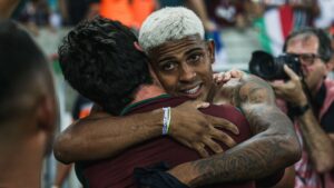 Mãe de John Kennedy manda recado para o filho: “Você é muito...” (Crédito: Lucas Merçon / Fluminense)