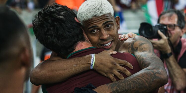 Mãe de John Kennedy manda recado para o filho: “Você é muito...” (Crédito: Lucas Merçon / Fluminense)