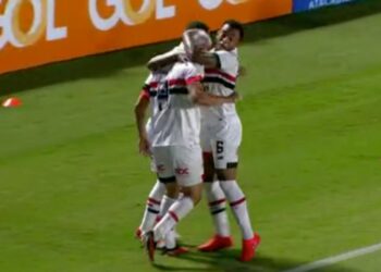 São Paulo vence Atlético-GO pelo Brasileirão (Crédito: Reprodução Premiere)