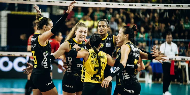 Superliga Feminina promete duelos emocionantes (Crédito: Eliezer Esportes/ Praia Clube)