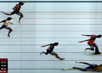 Samuel Conceição tropeçou e cruzou a linha de chegada com o corpo caído no chão (Crédito: Foto: Divulgação/World Para Athletics)