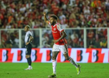 X/Internacional (Crédito: Wesley marcou golaço pelo Inter)