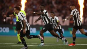 Botafogo vence Fluminense no Nilton Santos e assume liderança (Crédito: Getty Images)