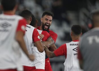 Athletico e Corinthians pelo Brasileirão (Crédito: Getty Images)