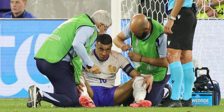 Mbappé fratura nariz e vira dúvida para sequência da Euro (Crédito: Getty Images)