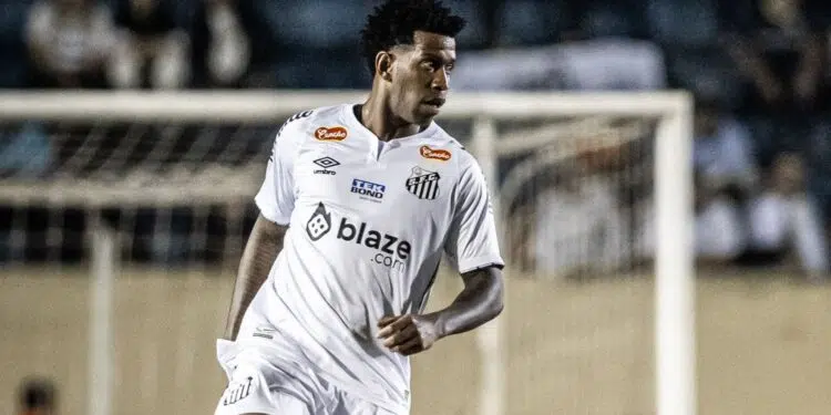 Gil em campo pelo Santos (Crédito: Getty Images)