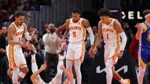 Dejounte Murray e Trae Young (Crédito: Getty Images)