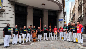 Diversos capoeiristas se reuniram no Centro do Rio (Crédito: Divulgação)