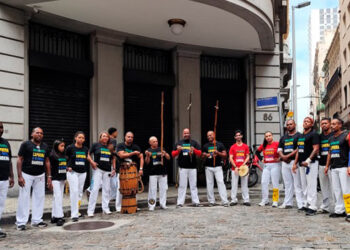 Diversos capoeiristas se reuniram no Centro do Rio (Crédito: Divulgação)