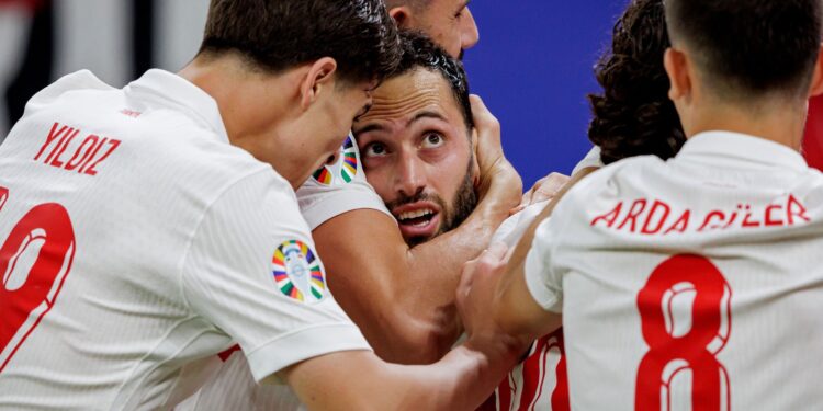 Com gol no final, Turquia vence a República Tcheca e avança na Euro (Crédito: Getty Images)