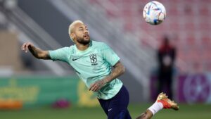 Neymar voltou aos treinos do PSG e afastou as polêmicas em torno de Mbappé - GettyImages