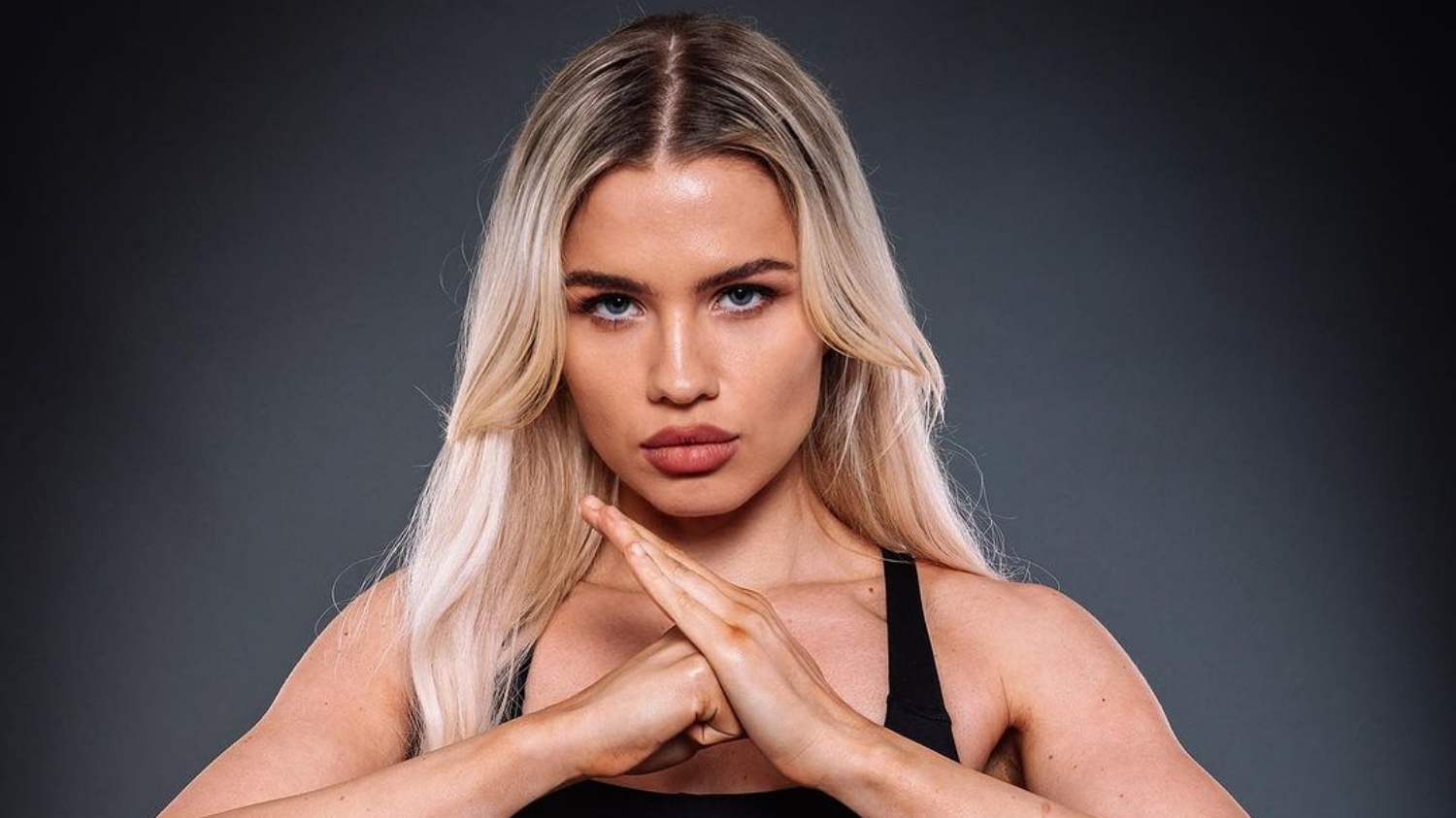 Influenciadora Daniella Hemsley explicou cena com seios à mostra após luta de boxe - Reprodução Instagram