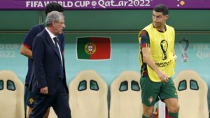 Cristiano Ronaldo e Fernando Santos teria brigado nos bastidores da partida entre Portugal e Suíça - GettyImages