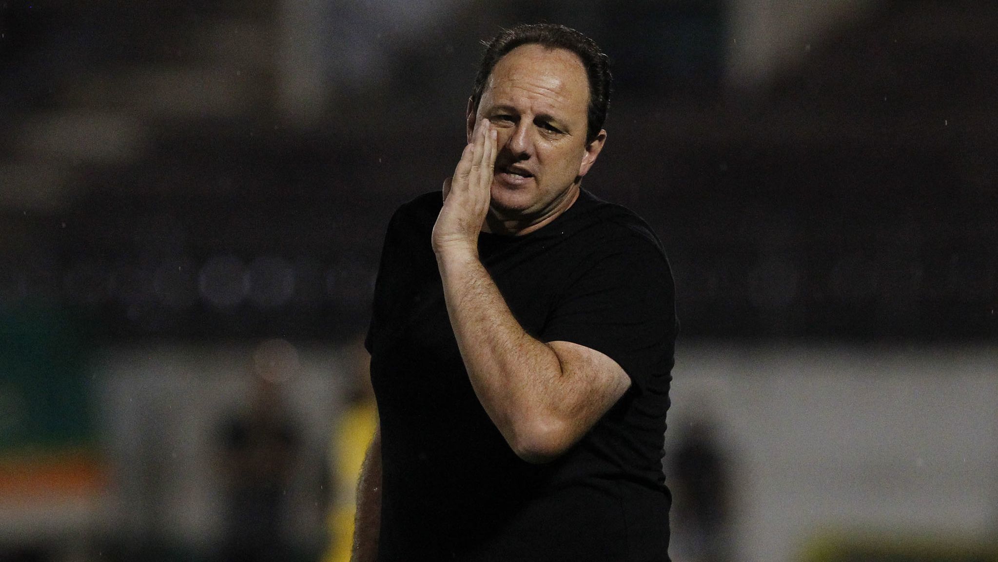 Rogério Ceni fez uma exigência ao São Paulo para a sequência do mercado da bola - Rubens Chiri/ SPFC.NET